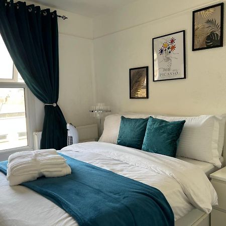 Luxury 1Bed Holiday Flat-10 Minutes From London Bridge & 3Mins Walk To Lewisham Dlr Lejlighed Eksteriør billede