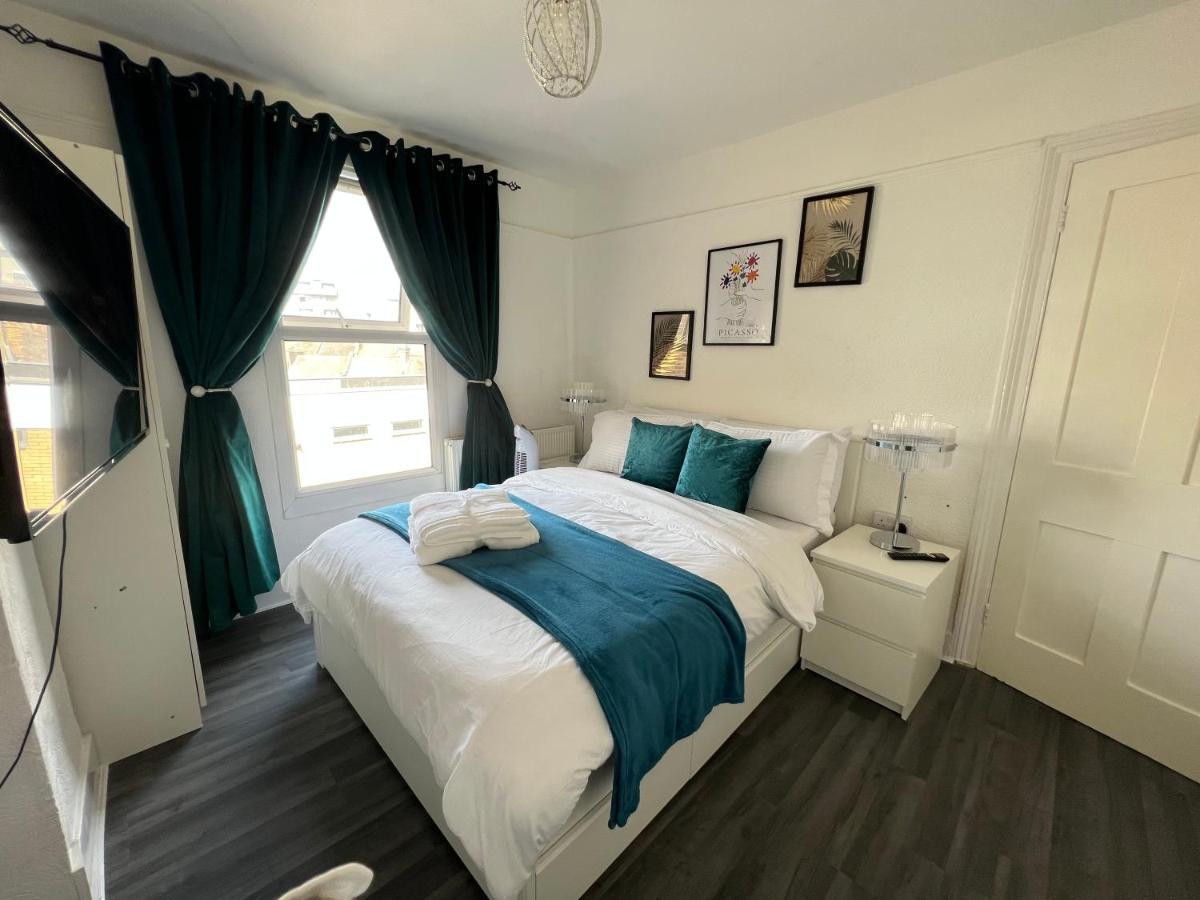 Luxury 1Bed Holiday Flat-10 Minutes From London Bridge & 3Mins Walk To Lewisham Dlr Lejlighed Eksteriør billede